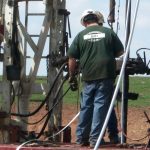 technisian-installing-equpment